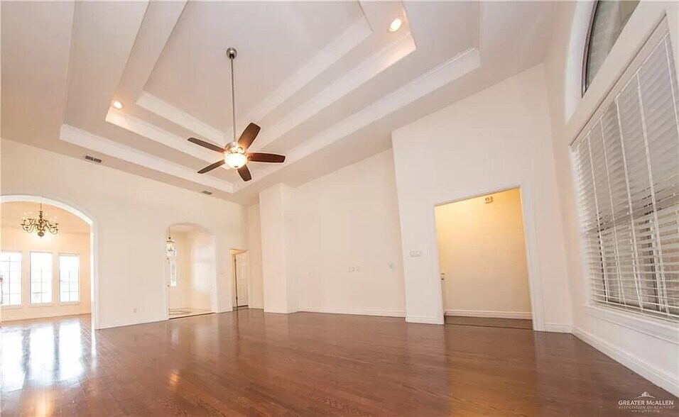 Building Photo - 5917 N Cynthia St