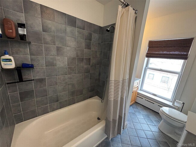 Building Photo - 11 W Bridge St