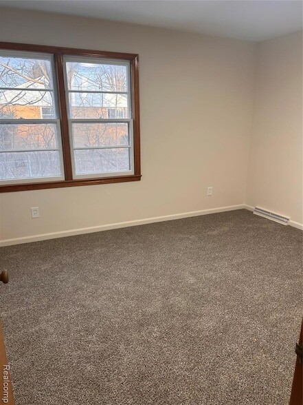 Building Photo - 1136 W Rowland St