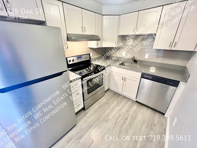 Primary Photo - 825 Oak St