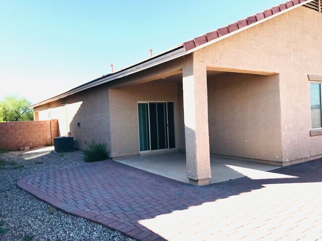 Building Photo - 12872 N White Fence Way