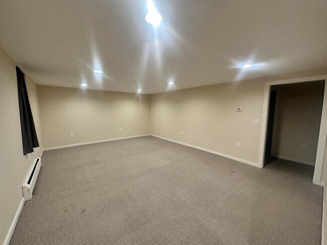 Building Photo - 5621 W Lakeridge Rd