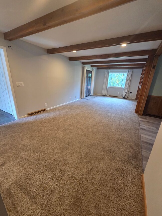 Building Photo - Charming Westside ranch with updates throu...