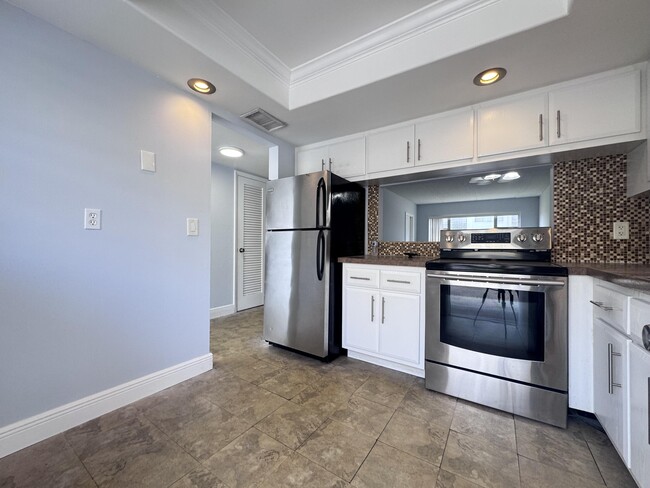 Building Photo - 4500 N Flagler Dr