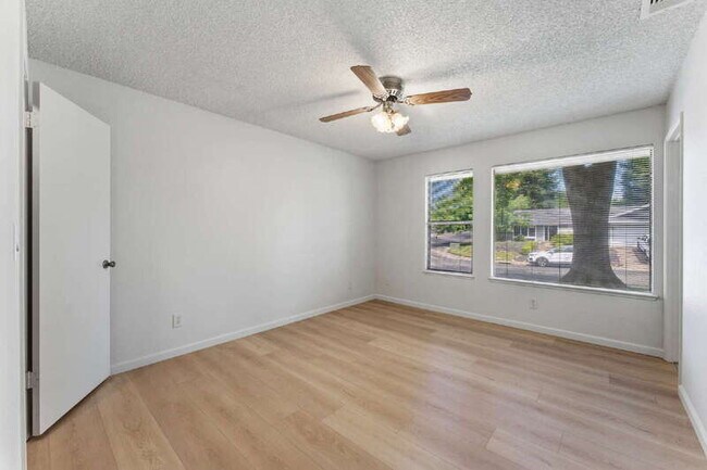 Building Photo - 101 Claim Ct