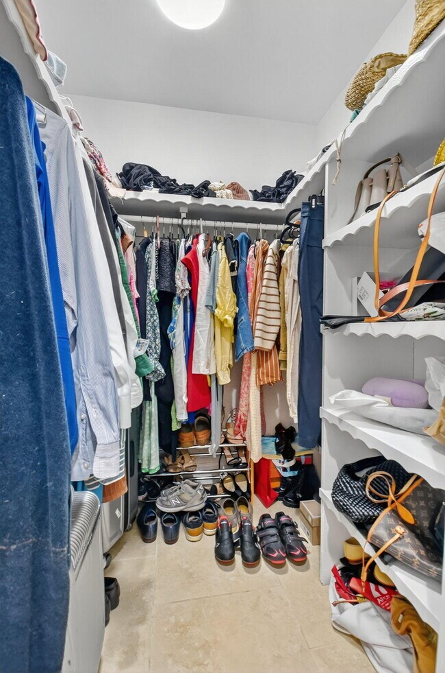 Building Photo - 435 Pine Villa Dr