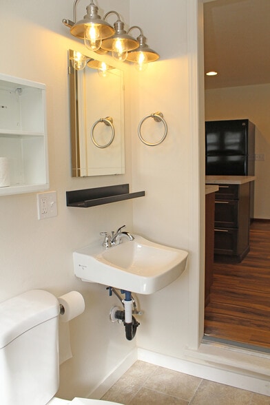 Building Photo - 9134 SE Ankeny St