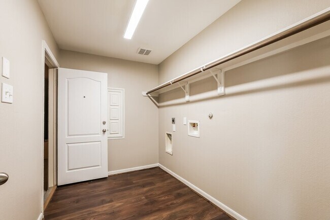 Building Photo - 19207 Silver Dapple