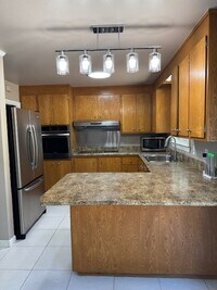 Building Photo - 5117 Myrtle Dr