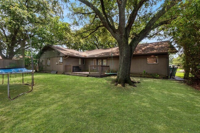 Building Photo - 5018 Willowbend Blvd