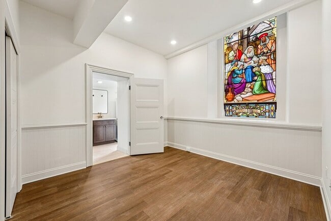 Building Photo - 401 Martin St