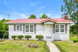 Building Photo - 960 7th Pl