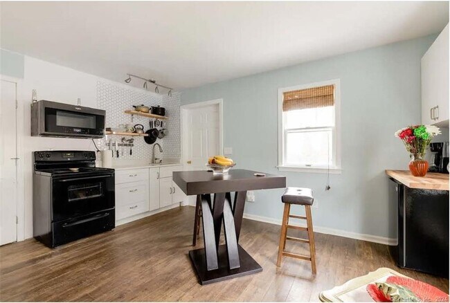 Building Photo - 9 Beech St