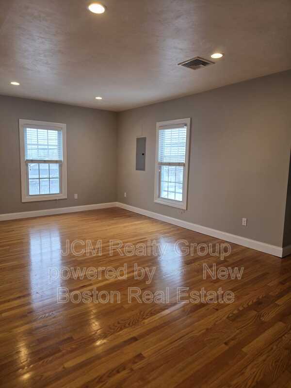 Building Photo - 283 Lincoln Ave