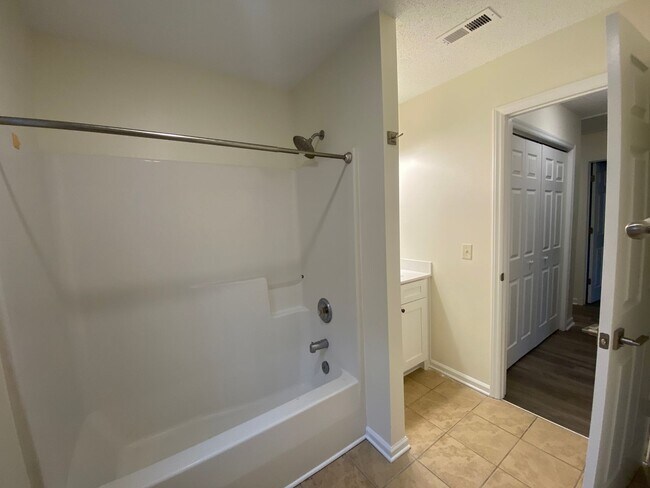 Building Photo - 5140 Greenville Loop Rd