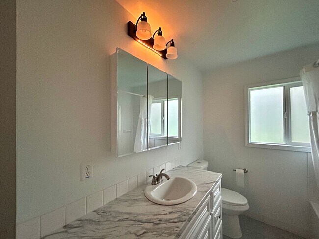 Building Photo - Freshly Updated 3-Bedroom Home with Spacious Backyard and Garage