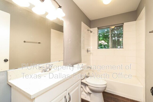 Building Photo - 4256 Ambrose Dr