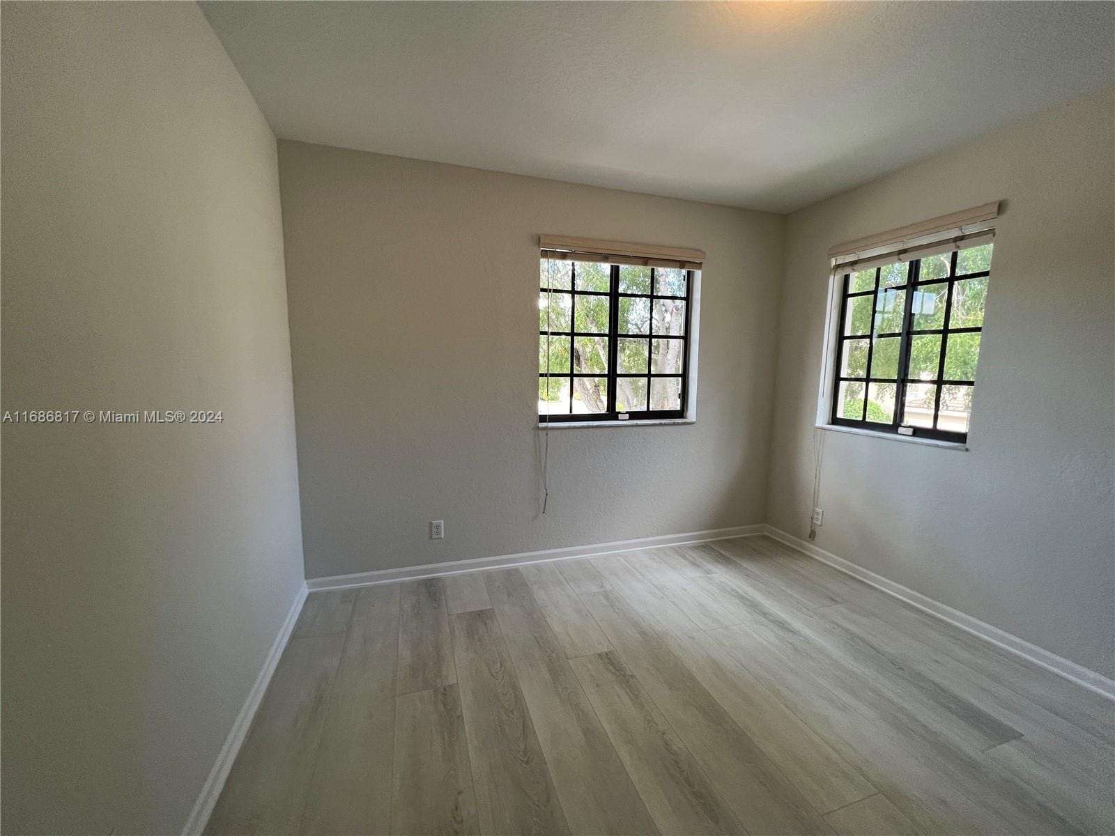 Building Photo - 3926 Mango Dr
