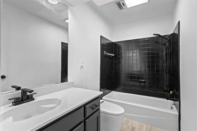 Building Photo - 5349 Northridge Blvd