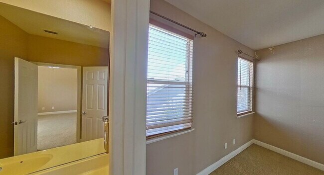 Building Photo - 1692 Woodhaven Cir