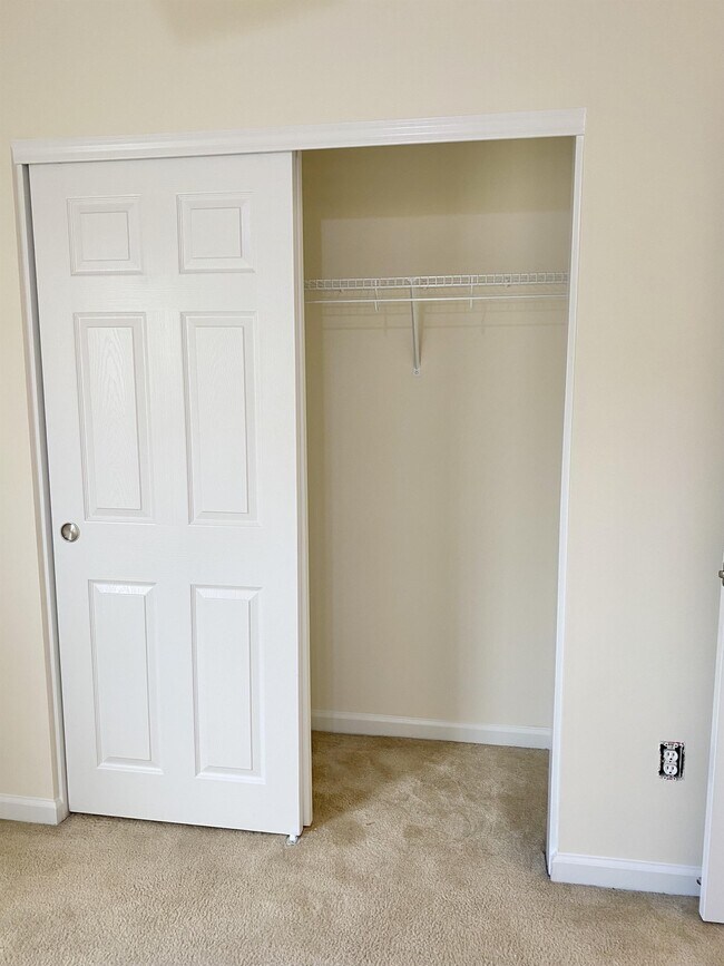 Building Photo - 19 Saluda Way