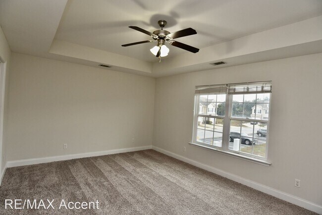 Building Photo - 3 br, 2.5 bath House - 325 Canyon Oak Loop