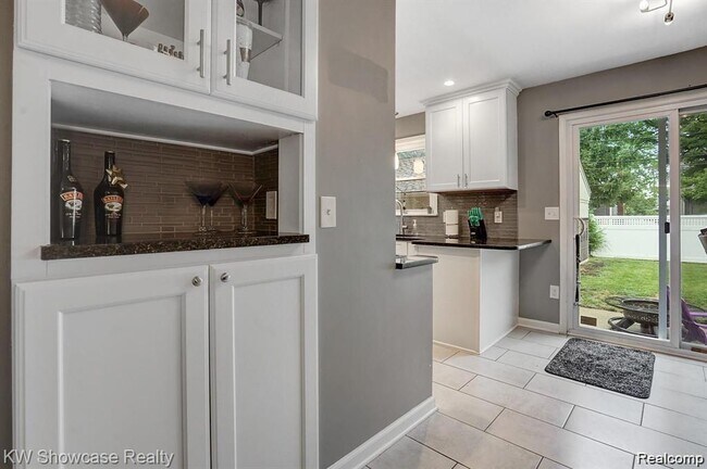 Building Photo - 1304 Grove Ave