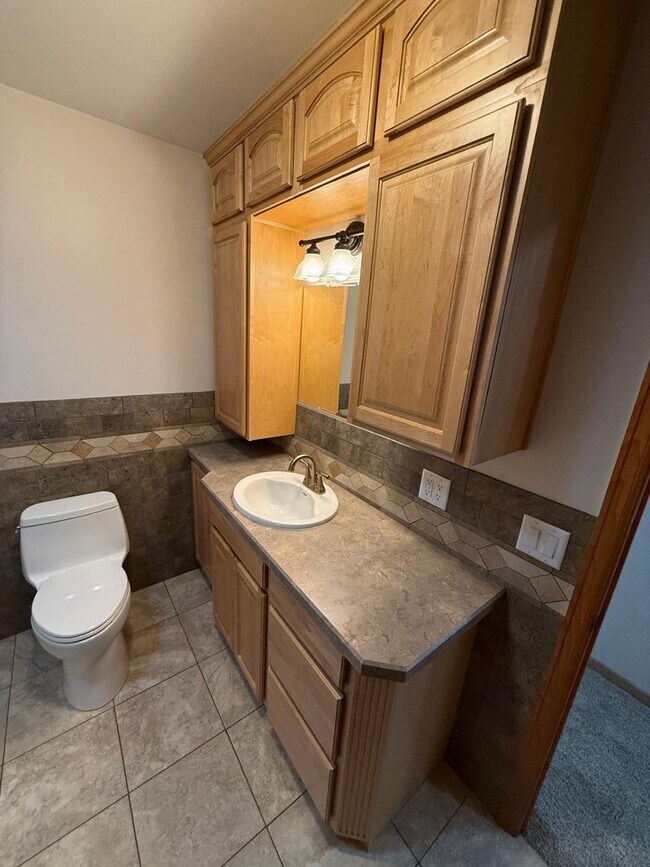 Building Photo - 3 Bed 2 Bath Large Semi-Rural Modern Beautiful Home