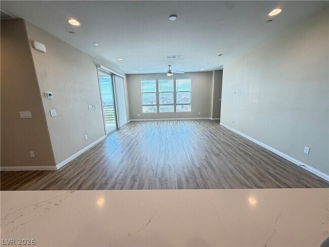 Building Photo - 1741 N Desert Foothills Dr