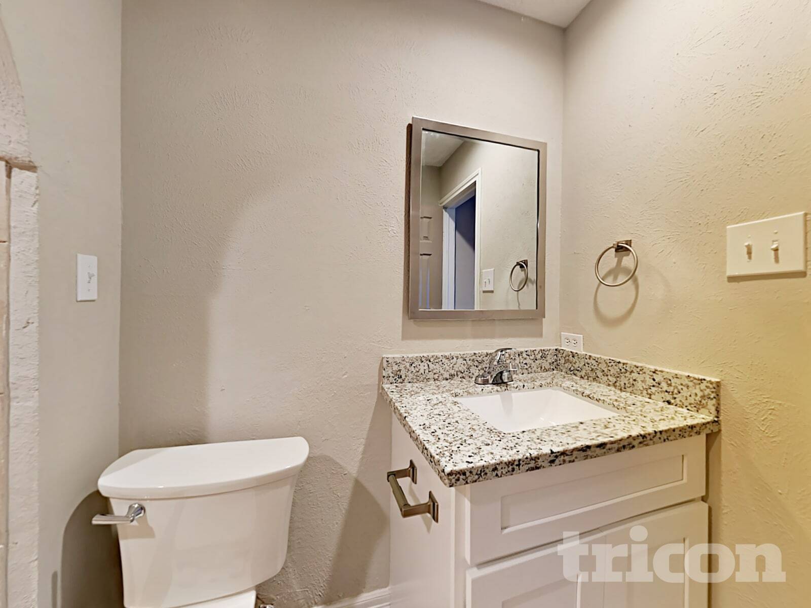 Building Photo - 6127 Larchbrook Dr