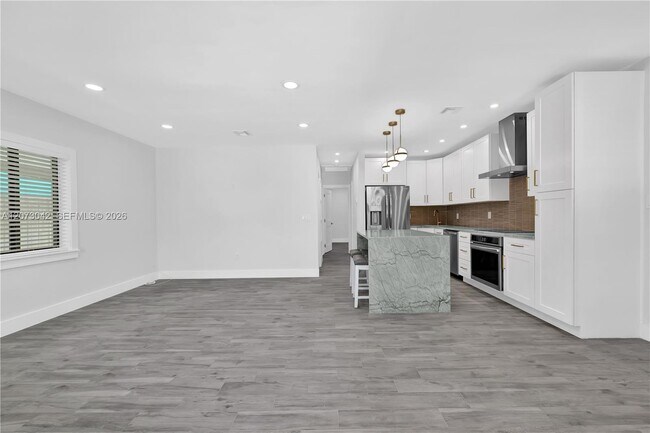 Building Photo - 1566 NE 174th St