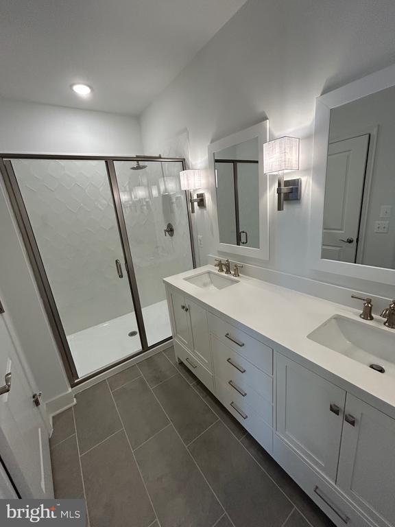 Building Photo - 2512 W Peninsula Dr