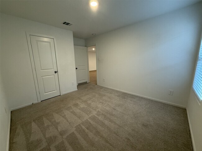 Building Photo - 529 Falling Cave Dr