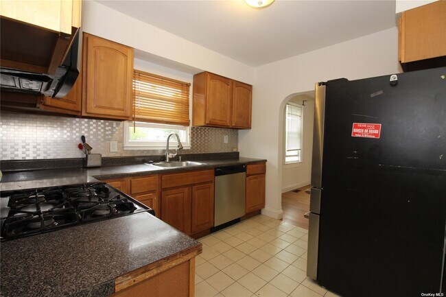 Building Photo - 280 Islip Blvd
