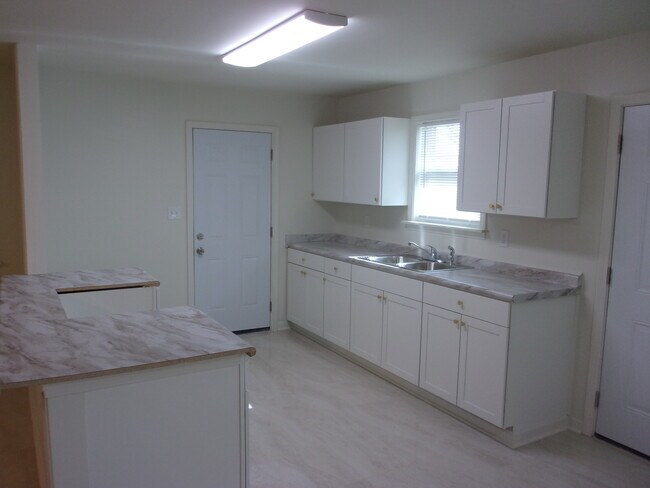 Building Photo - 2796 Flora Ave