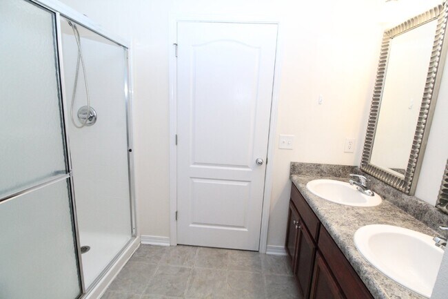 Building Photo - Spacious 4BR Home in Robin's Ridge with Soaring Ceilings, Guest Suite & Two-Car Garage