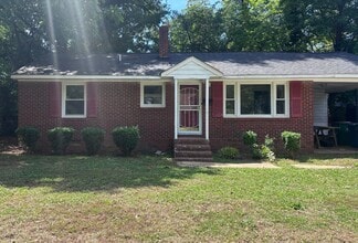 Building Photo - Two bedroom, one bath house.