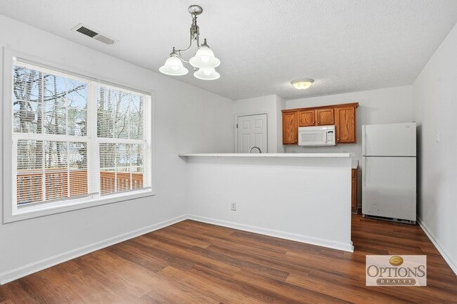 Building Photo - Cul-de-sac home ready to move in!