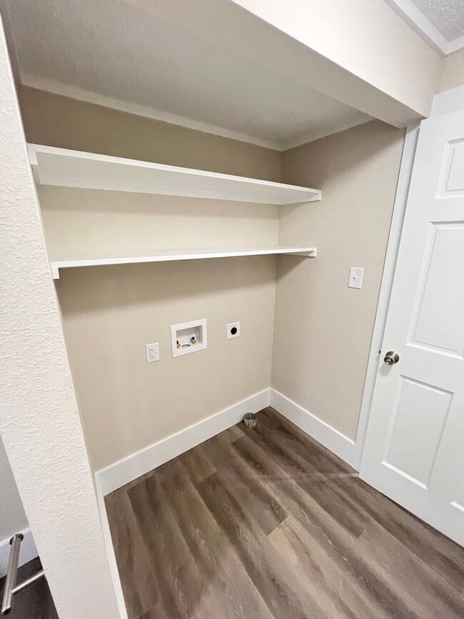 Building Photo - 3 Bed 1 Bath For Rent - Springfield