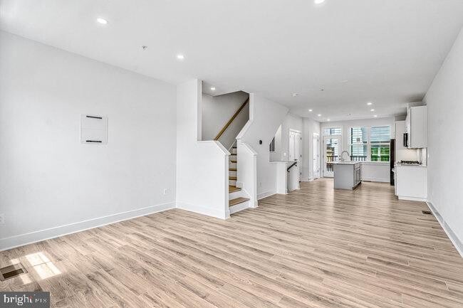 Building Photo - 11236 Bunsen St