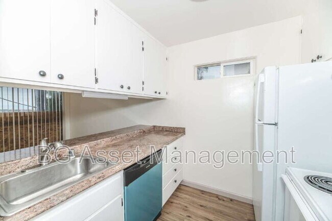 Building Photo - 10 Lee St