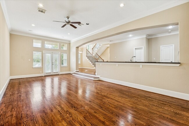 Building Photo - 1033 W 23rd St