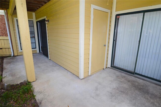 Building Photo - 8742 Mallard Reserve Dr