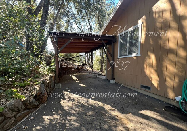 Building Photo - Charming 3-Bedroom Retreat with Modern Updates and Scenic Views in Ponderosa Hills
