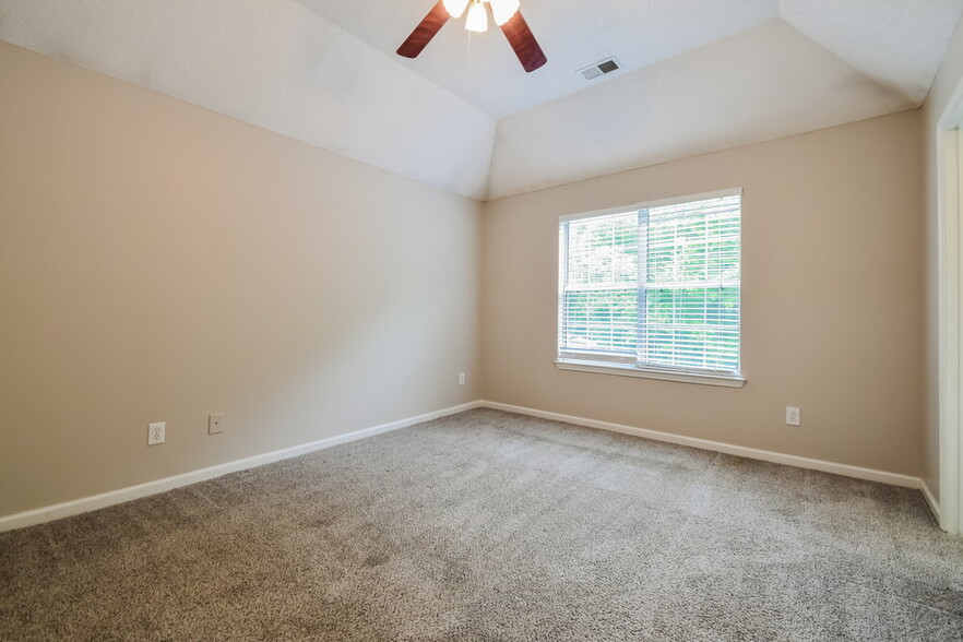 Building Photo - 58 Carrie Dr