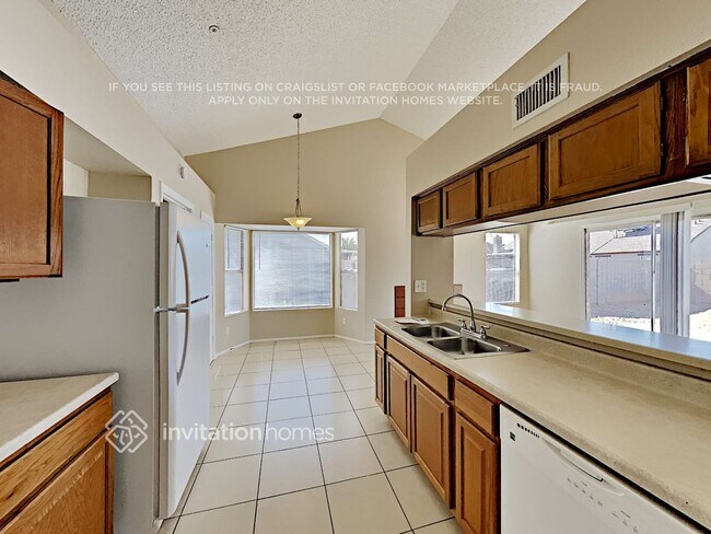 Building Photo - 8414 W Windrose Dr