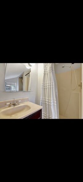 Building Photo - 511 S Pennsylvania St