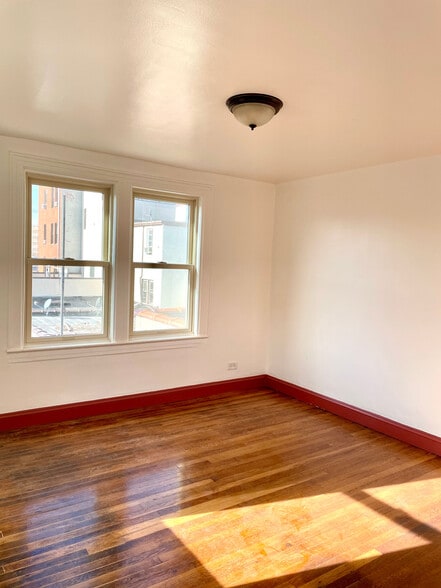 Building Photo - 2565 Radcliff Ave