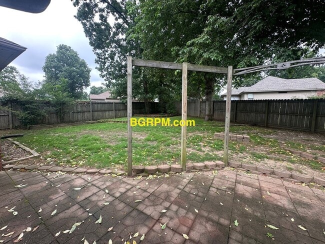Building Photo - 3 Bed 2 Bath!