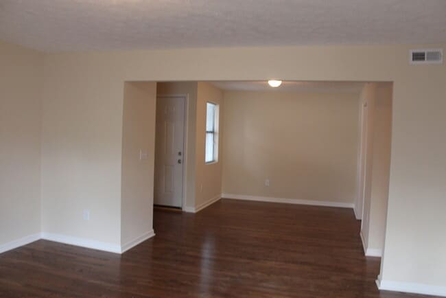 Building Photo - 2 Bedroom/2 Bathroom Condo!